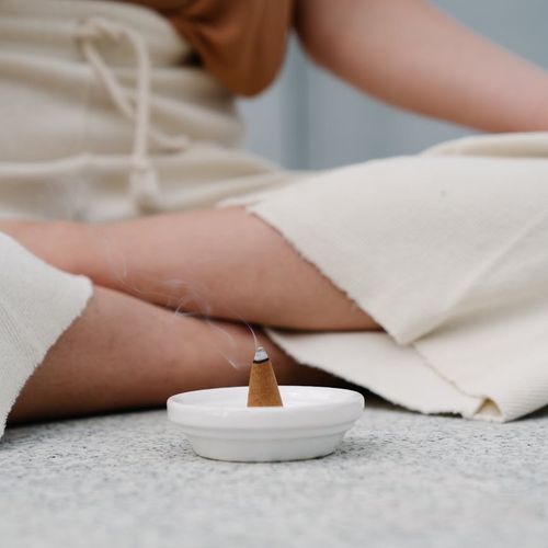 Person practicing mindfulness focusing on their inner energy and visual clarity